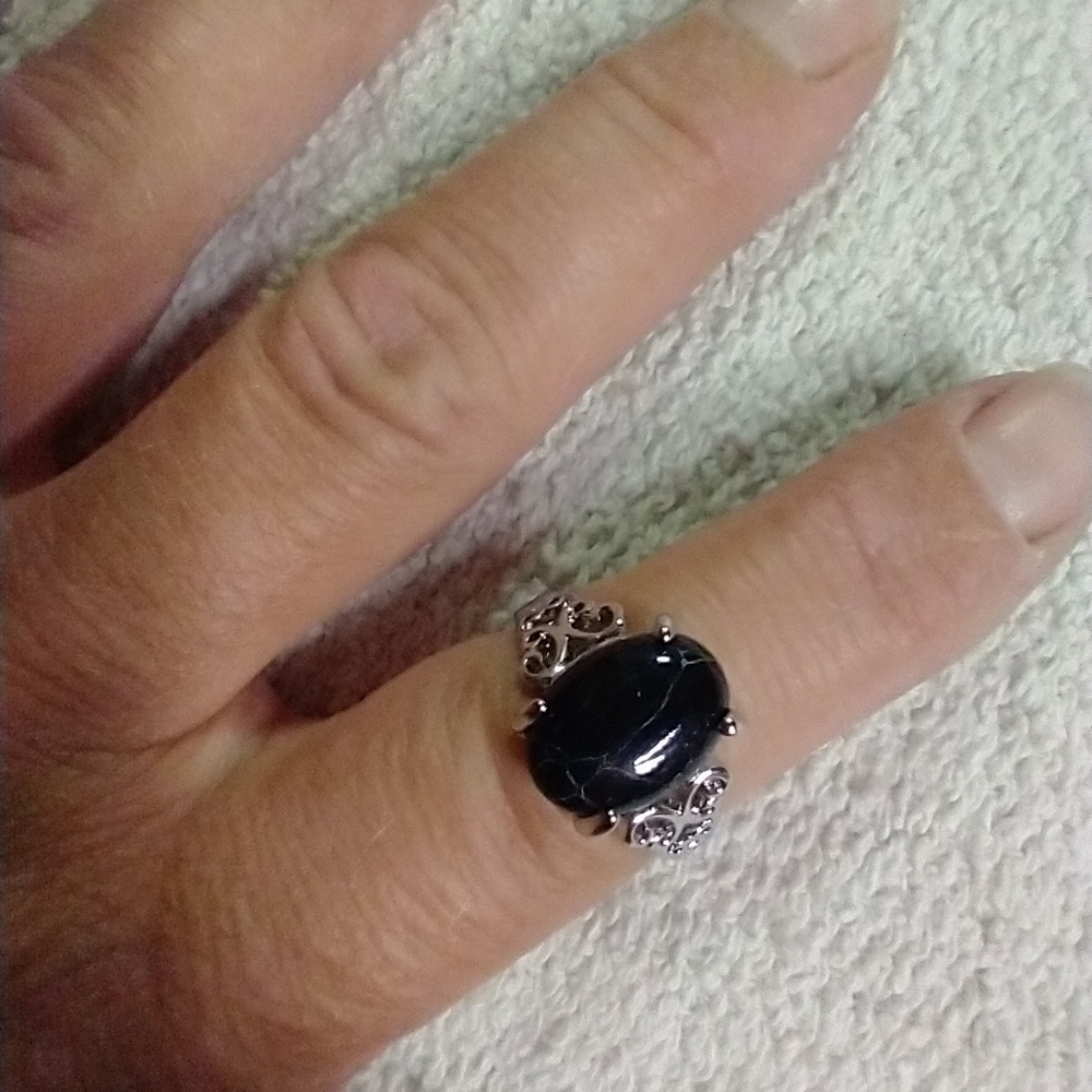 Silvertone black 🖤 stone 🪨 ring 💍9